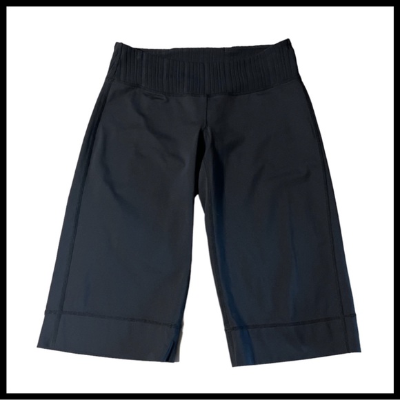 LULULEMON Vintage Bermuda Crop - Picture 1 of 6
